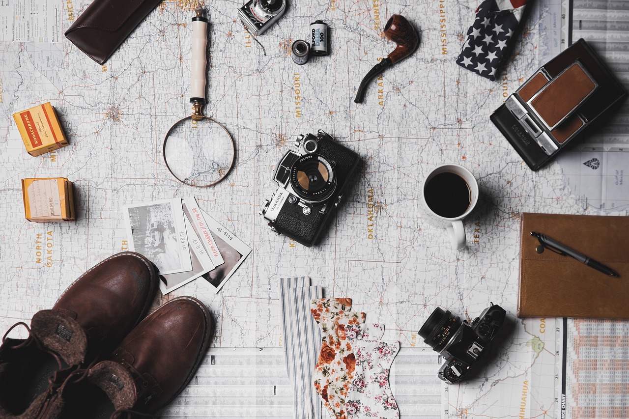 map, microscope, coffee-2562138.jpg